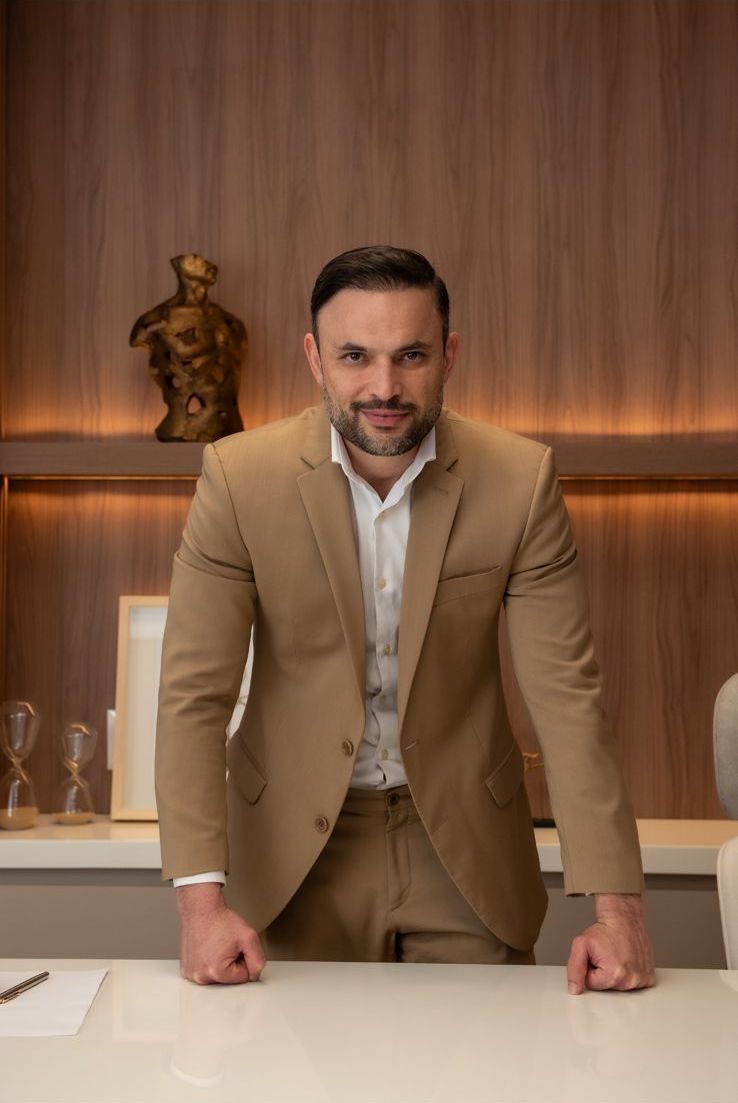 Dr. Vinicius Andrade, médico da Essence Clínica.